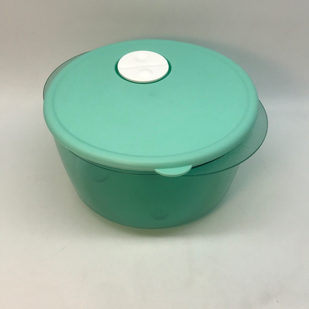 Tupperware CrystalWave Round Plus Containers 2-PC - Picture 6 of 16
